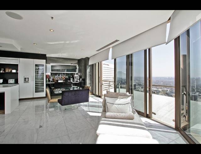 2 BEDROOM APARTMENT FOR SALE IN SANDOWN
